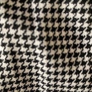 Tofy pleated midi skirt . Great for fall & winter. Polyester & rayon. Classic ♥️